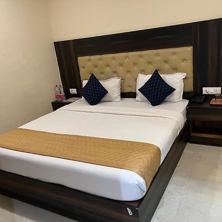 Hotel Ivy Plaza Luxury Neu-Delhi Exterior foto