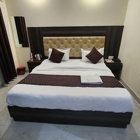Hotel Ivy Plaza Luxury Neu-Delhi Exterior foto