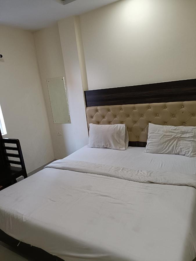 Hotel Ivy Plaza Luxury Neu-Delhi Exterior foto