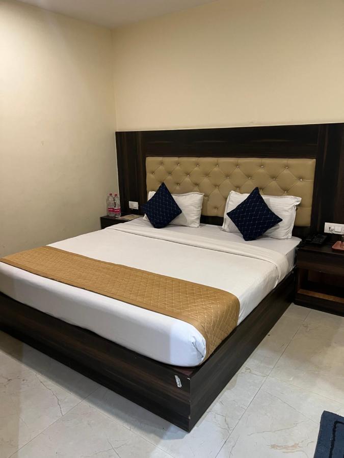 Hotel Ivy Plaza Luxury Neu-Delhi Exterior foto
