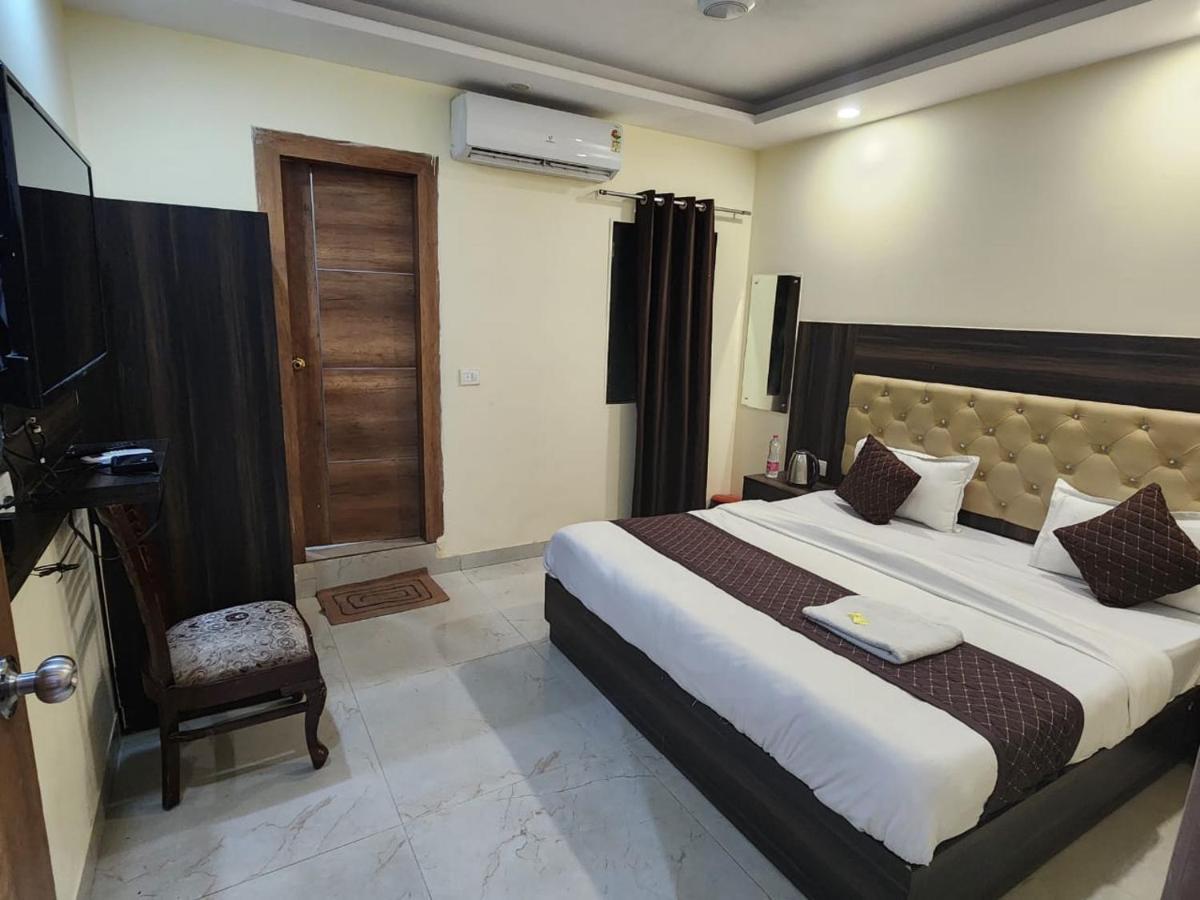 Hotel Ivy Plaza Luxury Neu-Delhi Exterior foto