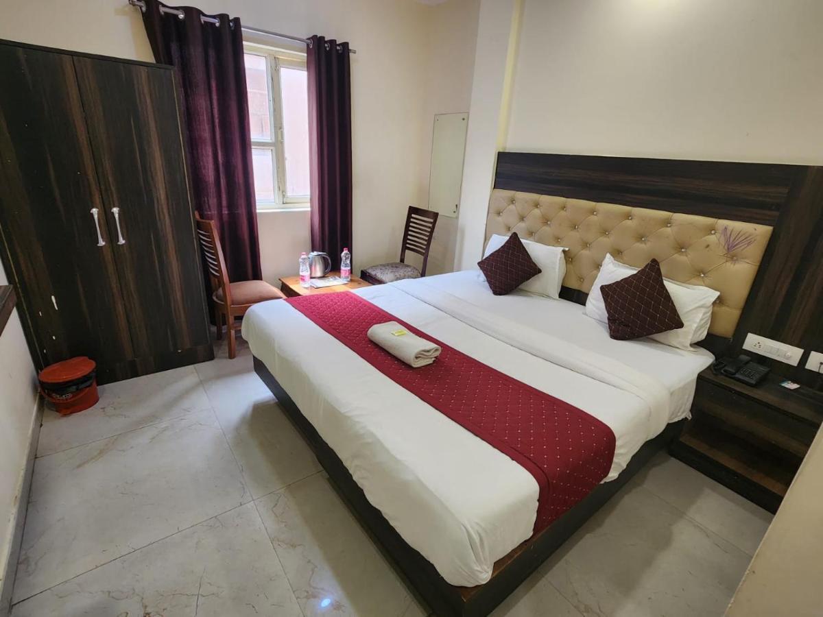 Hotel Ivy Plaza Luxury Neu-Delhi Exterior foto
