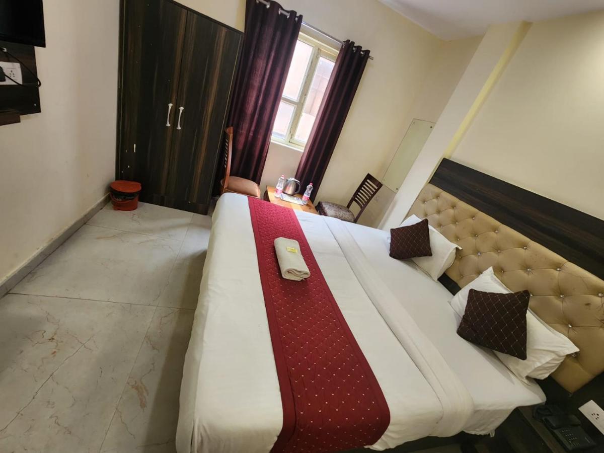 Hotel Ivy Plaza Luxury Neu-Delhi Exterior foto